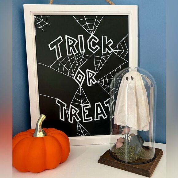 Artist made Custom Halloween Decorations chalkboard sign! Trick or Treat! - Picture 1 of 4